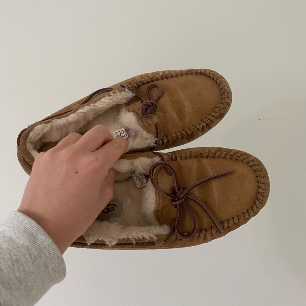 ugg dakota slip on loafers, size 7 in chestnut